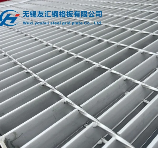 75e2e7d123d878f39f54484bb3caeb66 (1) 穿孔不锈钢格栅